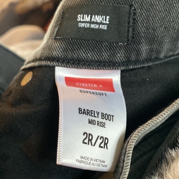 Express NWOT Super High Rise Slim Ankle Embellished Grey Jeans - Picture 4 of 5